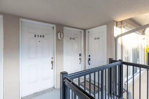 Toronto W05, ON M9M 0A5,3045 Finch AVE W #2101