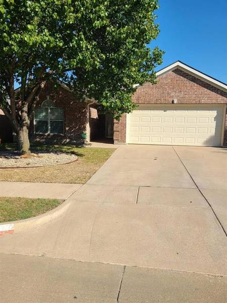 9121 Autumn Falls Drive, Fort Worth, TX 76118