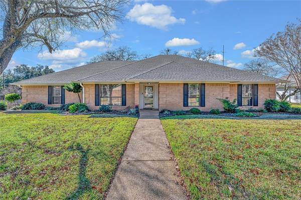 300 Trailview Drive, Woodway, TX 76712