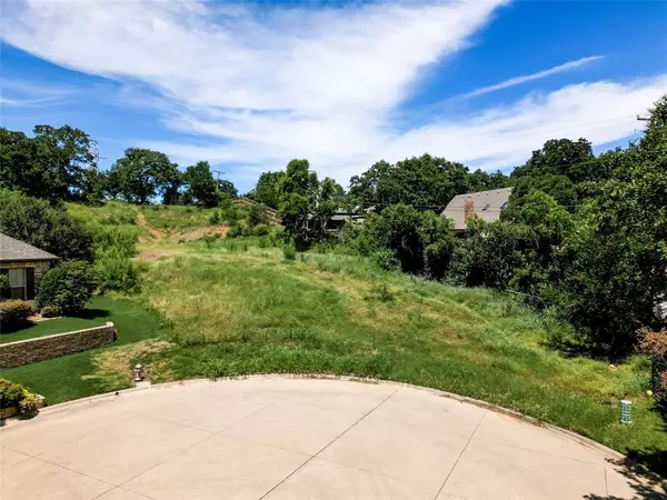 Arlington, TX 76012,2001 Windswept Court