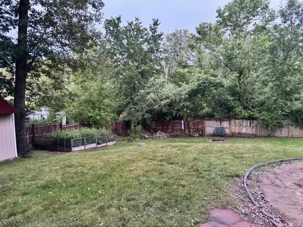 Hopatcong Boro, NJ 07874,17 Frances Ave