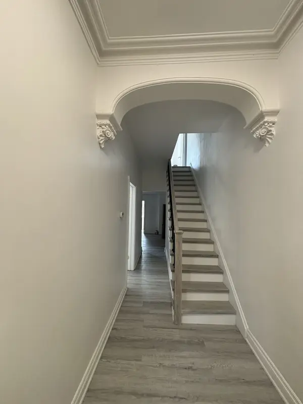 262 clinton ST #201, Toronto C01, ON M6G 2Y6