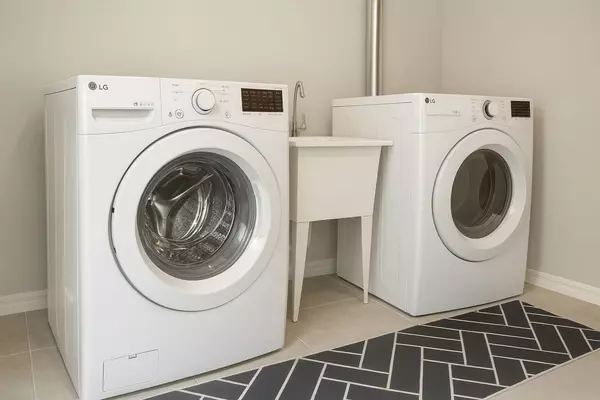 Thorold, ON L2V 0B7,32 Bounty AVE