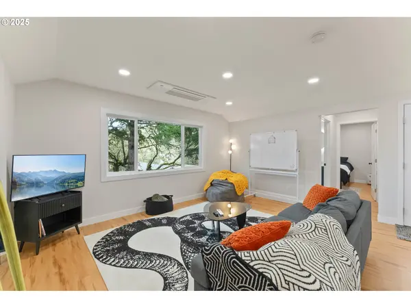 Roseburg, OR 97470,1303 SE STRONG AVE