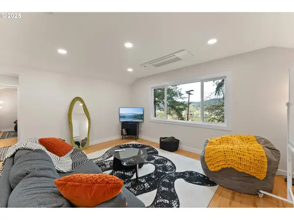 Roseburg, OR 97470,1303 SE STRONG AVE