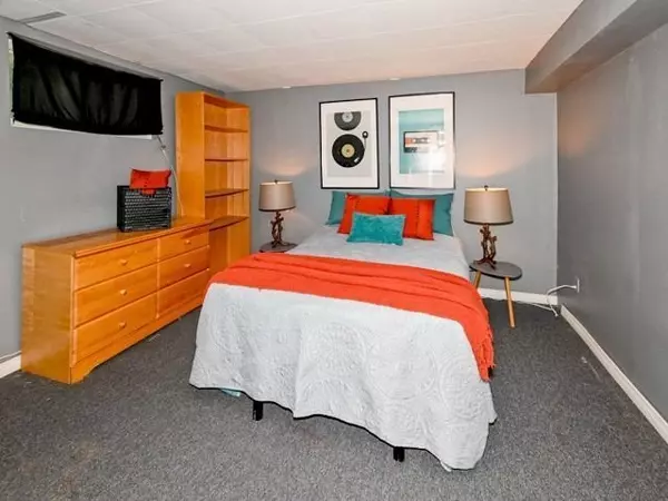 Toronto E09, ON M1K 4Z5,4 Penzance DR #Basement