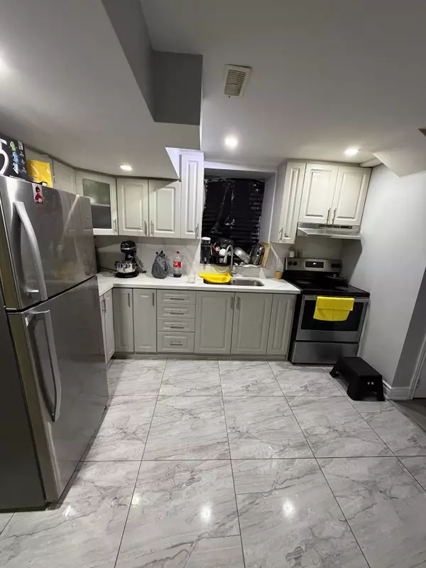 15 Troyer ST N, Brampton, ON L7A 4T4