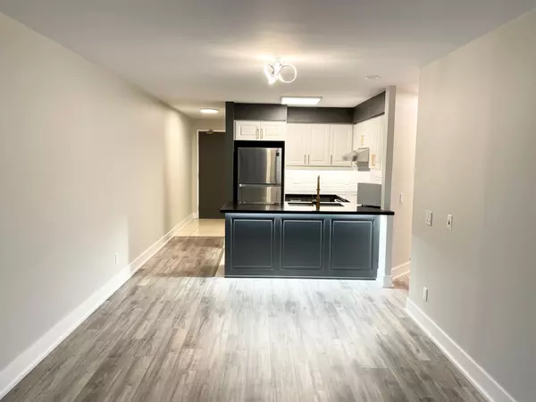 Toronto C14, ON M2N 7H7,18 Parkview AVE #701