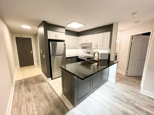 Toronto C14, ON M2N 7H7,18 Parkview AVE #701