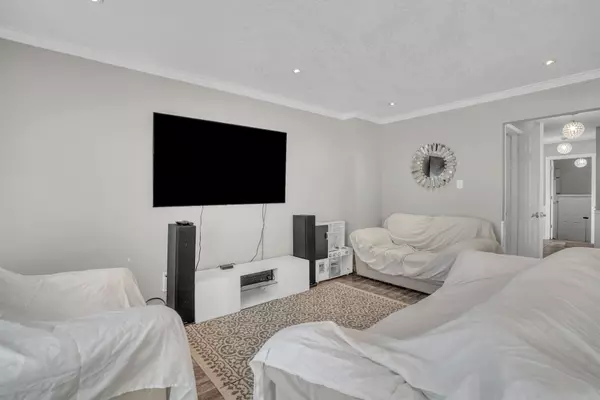 Barrie, ON L4M 5X2,30 Rosenfeld DR