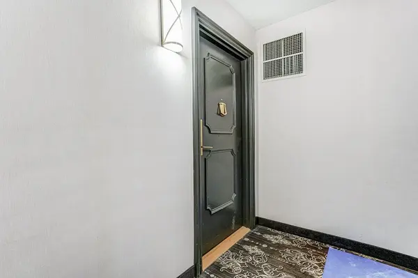 Burlington, ON L7P 3P4,2055 Upper Middle RD #1002