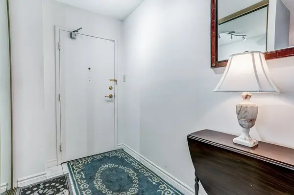 Burlington, ON L7P 3P4,2055 Upper Middle RD #1002