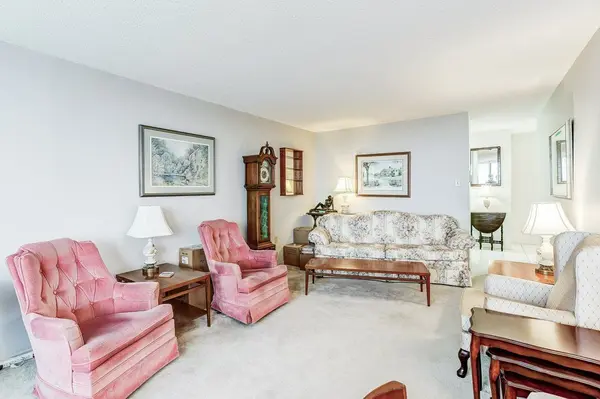 Burlington, ON L7P 3P4,2055 Upper Middle RD #1002