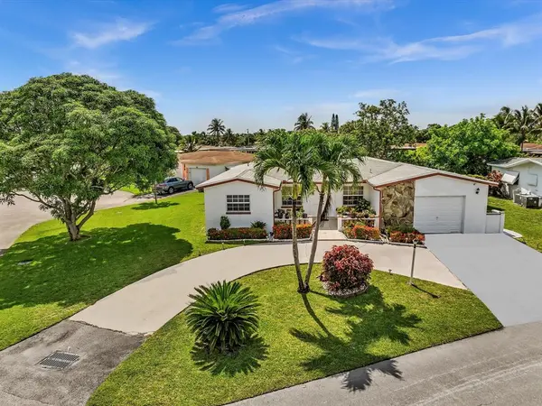 4220 NW 49th Ave, Lauderdale Lakes, FL 33319