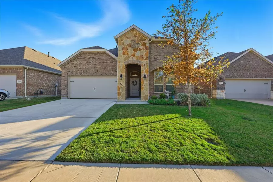 11024 Gold Pan Trail, Aubrey, TX 76227