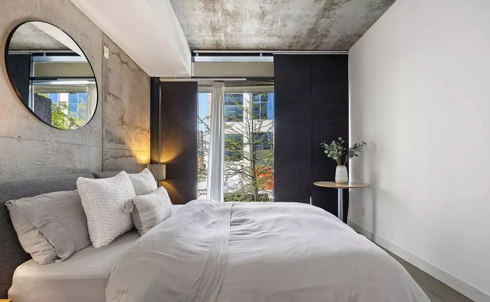 25 Stafford ST #TH9, Toronto C01, ON M5V 0G3