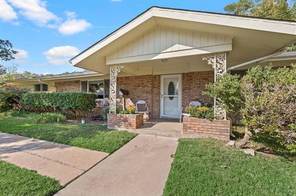 744 Briarwood Lane,  Hurst,  TX 76053