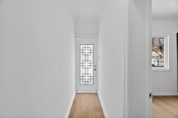 Toronto C02, ON M6G 2K4,7 Ellsworth AVE