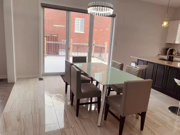 Newmarket, ON L3Y 0E2,123 Mitchell PL