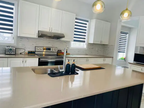 Newmarket, ON L3Y 0E2,123 Mitchell PL