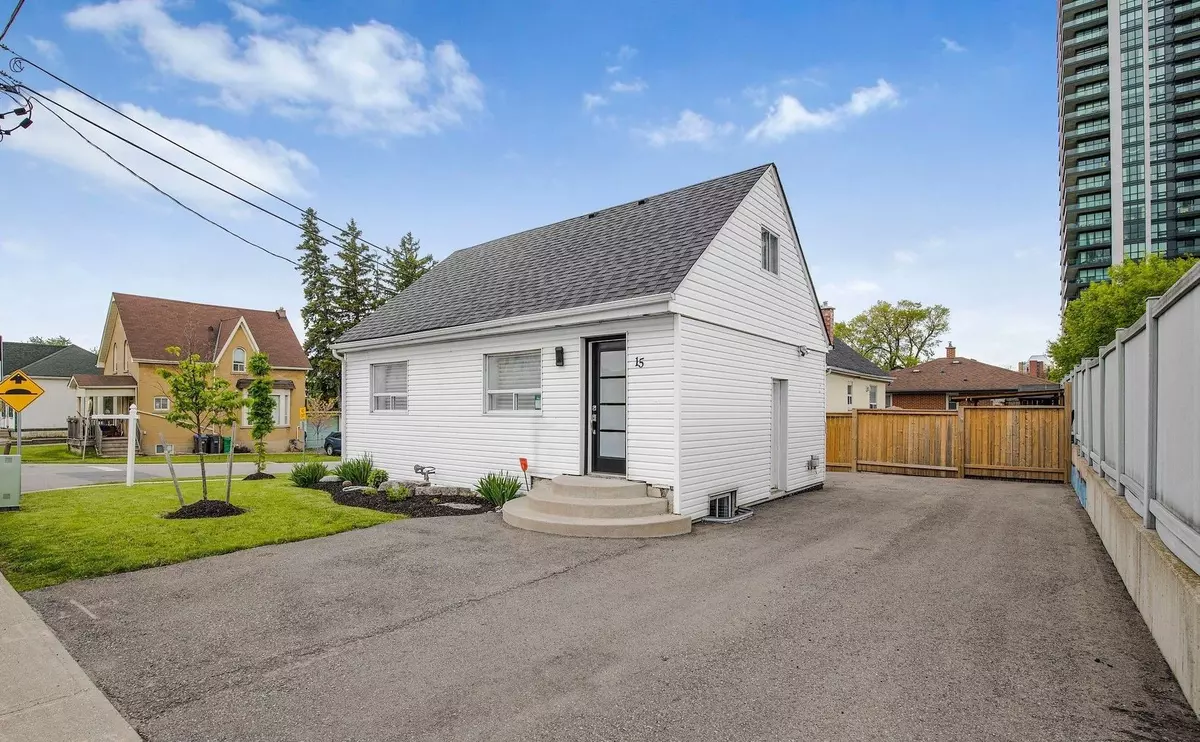 Brampton, ON L6W 2X6,15 Centre ST S