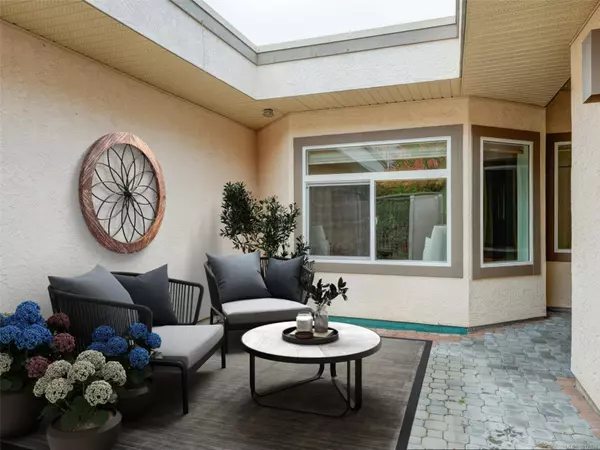 Saanich, BC V8X 5E7,4318 Emily Carr Dr #44