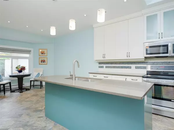 Saanich, BC V8X 5E7,4318 Emily Carr Dr #44