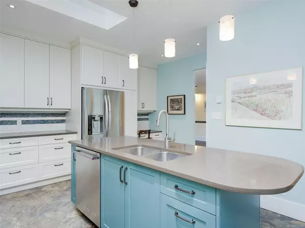 Saanich, BC V8X 5E7,4318 Emily Carr Dr #44