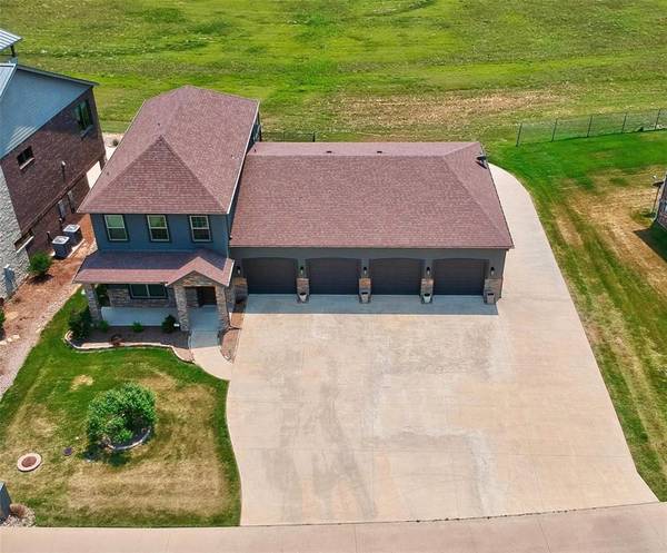 9112 Performance Court,  Cresson,  TX 76035