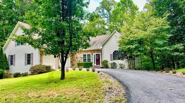 120 Lakecrest DR, Hardy, VA 24101