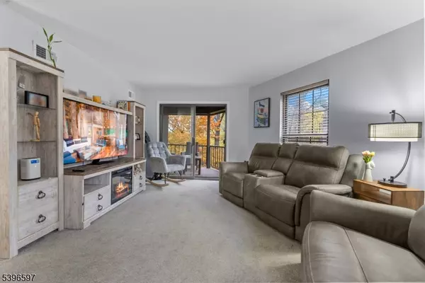 Little Falls Twp., NJ 07424,181 Long Hill #11-6