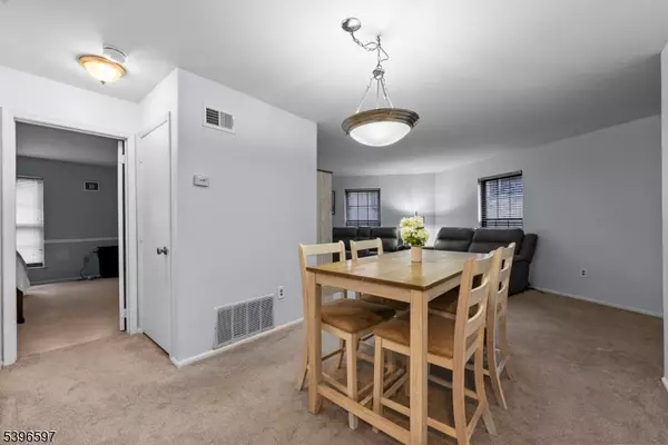 Little Falls Twp., NJ 07424,181 Long Hill #11-6