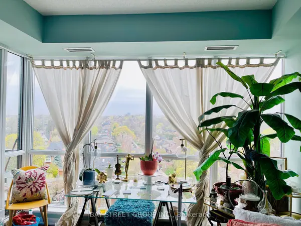 Toronto C03, ON M5P 1H1,60 Berwick AVE #911