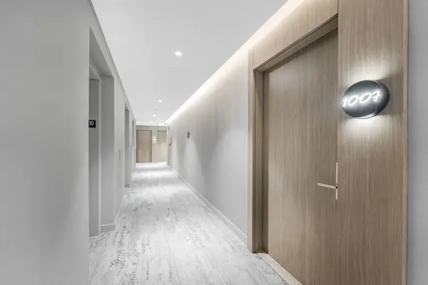 Toronto C10, ON M4P 1P9,161 Roehampton AVE #1007