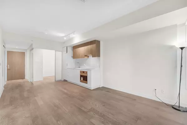 Toronto C10, ON M4P 1P9,161 Roehampton AVE #1007