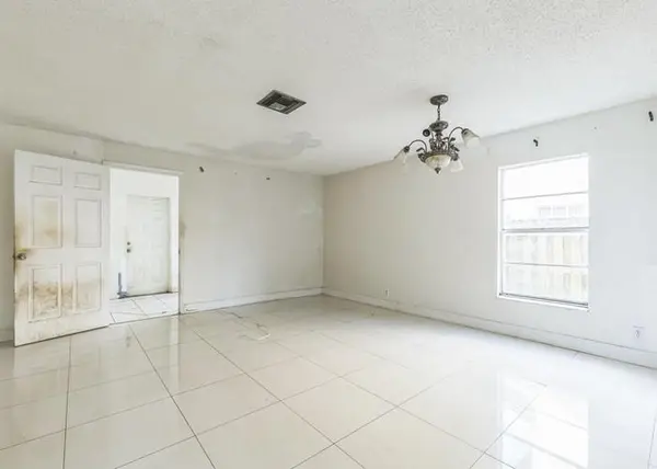 North Lauderdale, FL 33068,8008 SW 6th St