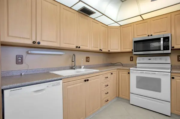 Coconut Creek, FL 33066,2202 LUCAYA #D4