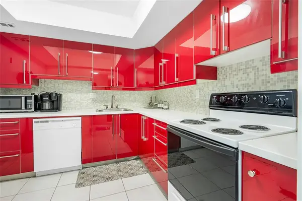 Hallandale Beach, FL 33009,3180 S Ocean Dr #517