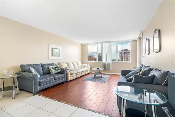 Hallandale Beach, FL 33009,3180 S Ocean Dr #517