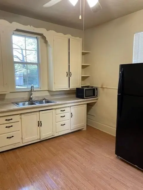 Denison, TX 75020,617 W Gandy Street #1