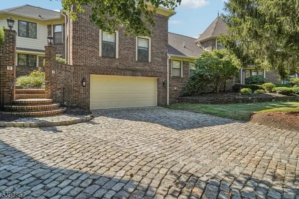 2 Casper Ct, Florham Park Boro, NJ 07932