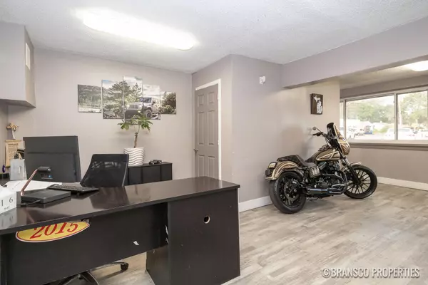 Grand Rapids, MI 49548,2960 Division AVE S