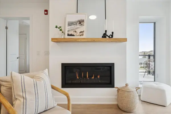 Kawartha Lakes, ON K0M 1N0,19B West ST N #306