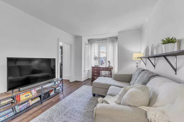 Belleville, ON K8N 5J8,130 John ST S