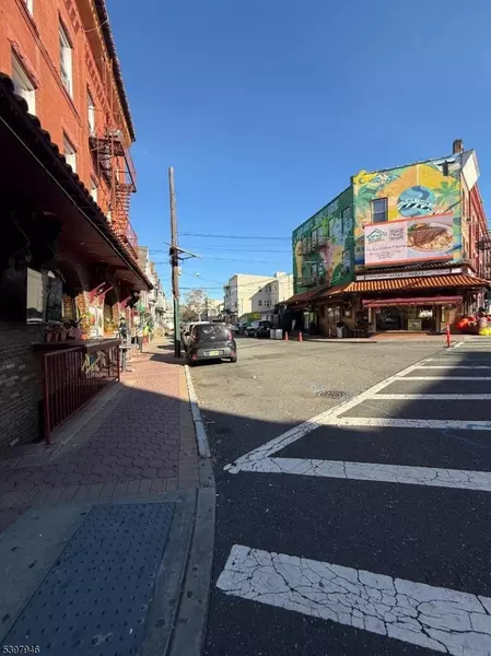 102 Chambers St, Newark City, NJ 07105