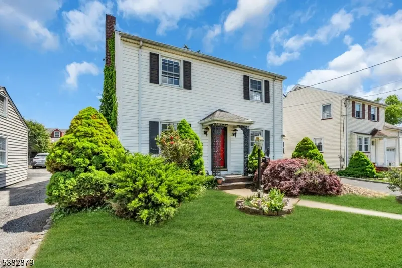 Linden City, NJ 07036,123 Robbinwood Ter