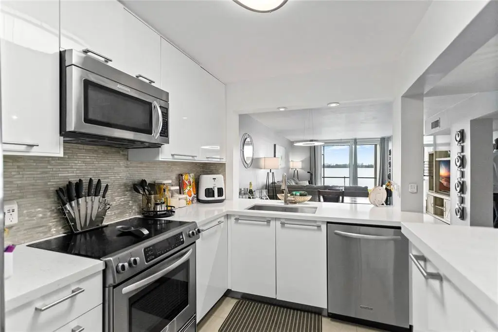 Oakland Park, FL 33309,111 Lake Emerald Drive #106