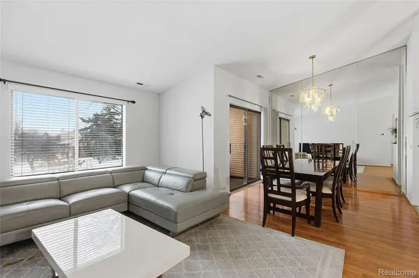 West Bloomfield, MI 48322,6700 Ridgefield CIR #201