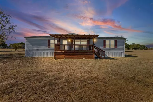 9064 Summit Court E, Cleburne, TX 76033