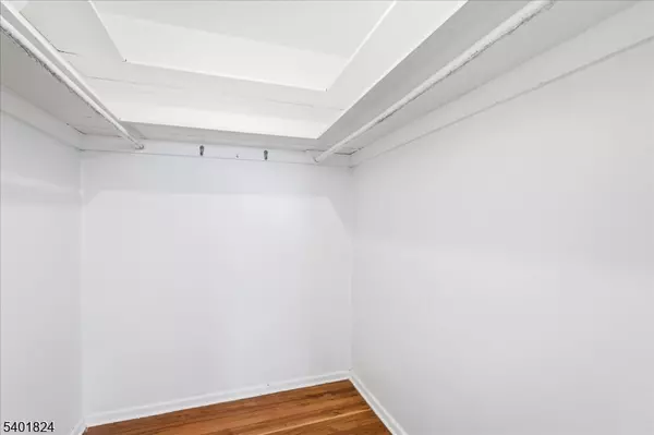 Wayne Twp., NJ 07470,28 Knox Ter #2B